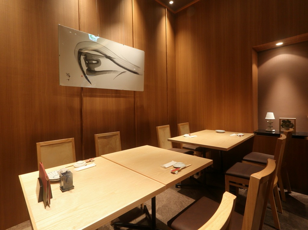 大切な人と寿司を囲んで。周りを気にせず語らうひととき