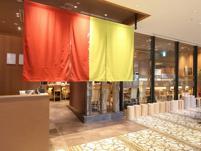 なんばダイニングメゾン7階にあり、買い物の合間にも便利