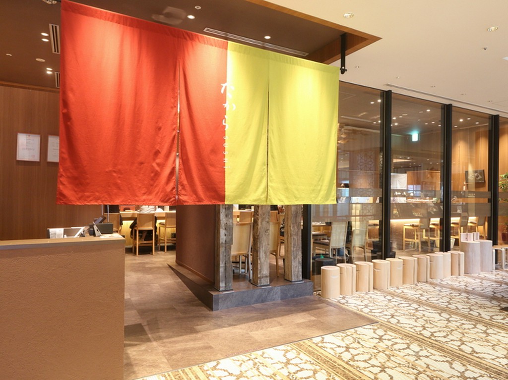 なんばダイニングメゾン7階にあり、買い物の合間にも便利