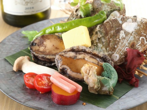 バター焼き、煮物、焼物など逸品料理も多彩