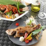 北海道産のキンキは脂ののった旬のもの。ノドグロはその時に良い産地から選りすぐりのものが入荷します。入荷後は立て塩をした後に余分な水分を除いてから焼くことで、臭みが抜けて旨みが凝縮された逸品に。