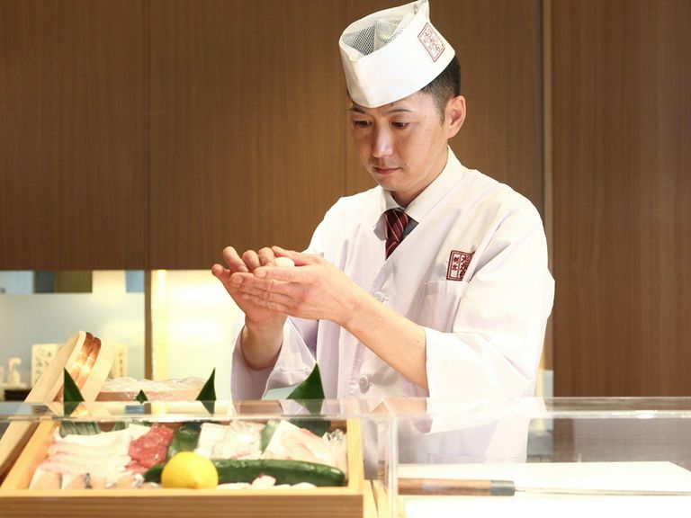 ライブ感を演出しつつ、ゲスト一人ひとりに寄り添う接客