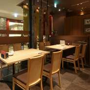 誕生日などのお祝いや、みんなでおいしいものを食べたい時、慶事にも利用できる【たから寿司　なんばダイニングメゾン】。子ども用のメニューや椅子なども用意があり、家族の楽しいシーンにふさわしい寿司店です。