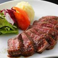 毎日OK！山の猿人気のお料理が120分食べ放題！ちょっとしたおつまみからお刺身、焼き鳥、ご飯ものやデザートまで、その数約70種類と豊富にご用意！　さらに生ビールOKの飲み放題つき