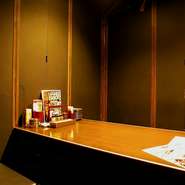全室ゆったりお食事が楽しめる、掘りごたつ個室。カップル個室や少人数宴会個室が全30室。お部屋を繋げると最大60様まで対応可能！　打ち上げや懇親会などの各種ご宴会に最適。様々なシーンでご利用いただけます。