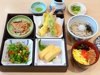 おかずいろいろ
鶏そぼろご飯
お蕎麦・細うどん
香物