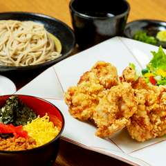 表面の衣はサクッと、中はジューシー『紹興酒漬け鶏唐揚げ膳』