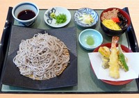 お蕎麦・細うどん
天ぷら
鶏そぼろご飯 又は 鴨の炊き込みご飯
香物