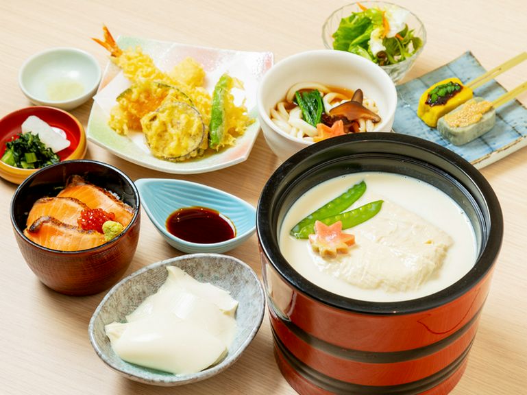 大豆の旨みがふんわり香る『桶湯葉膳』