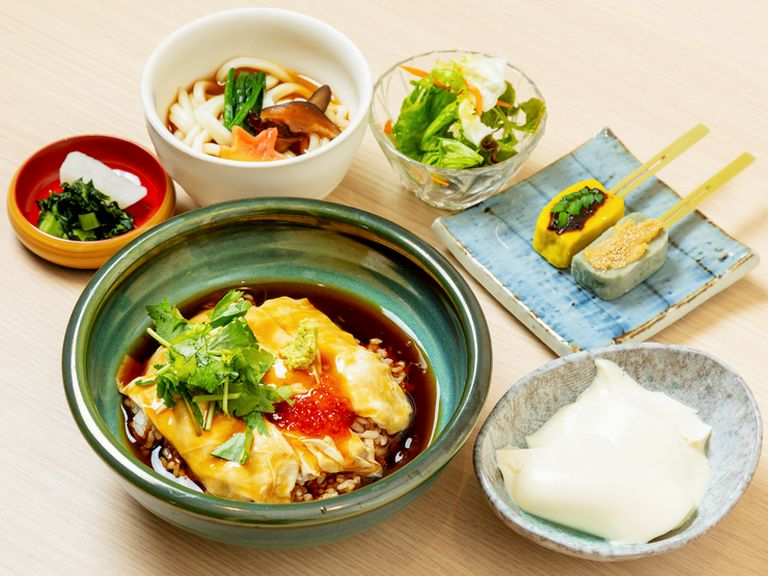 とろとろの食感がクセになりそう『湯葉あんかけ丼膳』