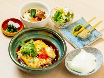 とろとろの食感がクセになりそう『湯葉あんかけ丼膳』
