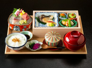 ＜月替わり＞　筐咲季膳　～はこさきぜん～