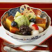 定番　手作りの野菜のカステラや八女茶の寒天、抹茶のババロアに季節の果物。様々なお楽しみを集めた華やかなおやつです。