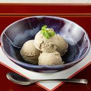 定番　四季を感じられるフレーバーのアイスクリームを用意しております。バニラ・抹茶・ほうじ茶もございます。