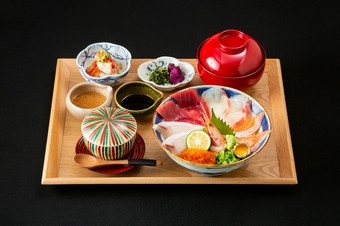 ＜美味あふれる＞　海鮮丼膳　～かいせんどんぶりぜん～
