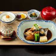 ・鰤あら炊
・小鉢
・茶碗蒸し
・ご飯
・汁物　　　
・香の物