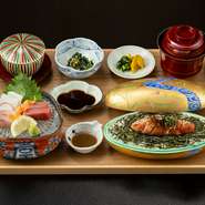 ・自家製明太ご飯
・刺身(三種)
・小鉢
・茶碗蒸し
・汁物
・香の物
・明太ご飯のたれ