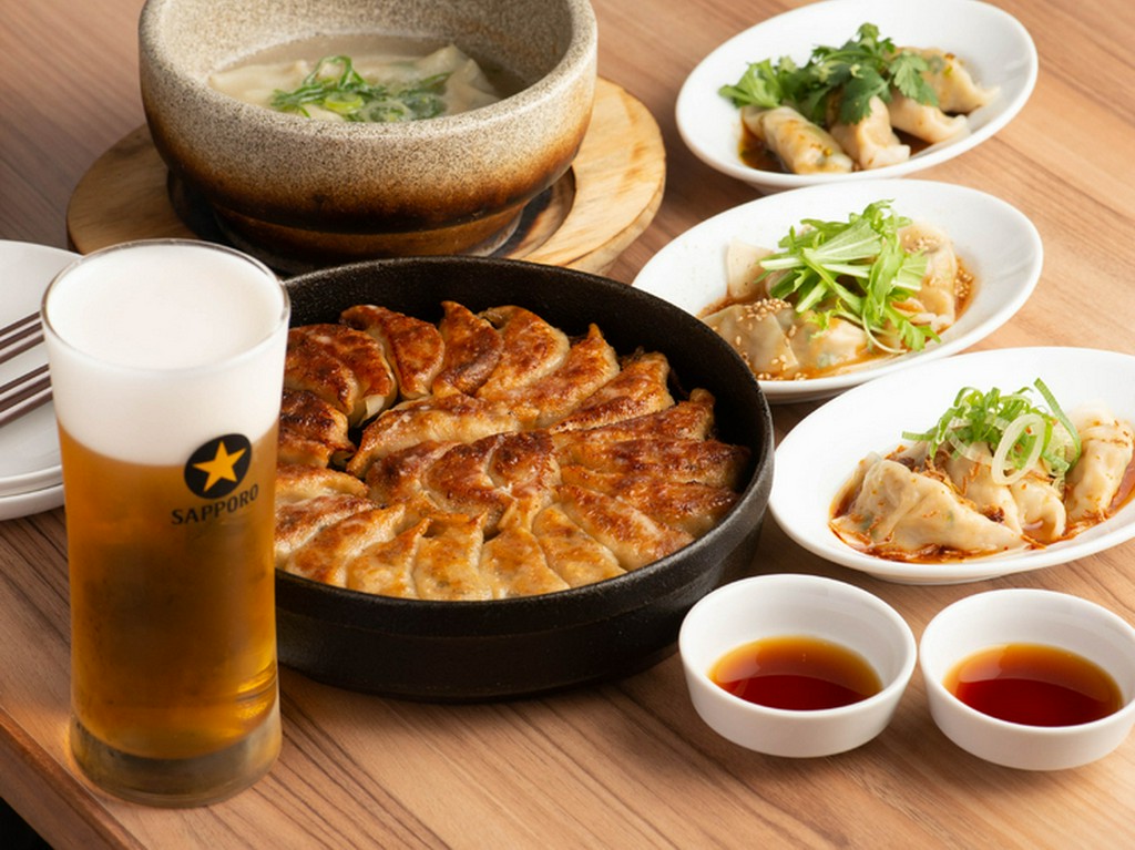 独自の配合で挽いた合い挽き肉とこだわりの皮を使った餃子