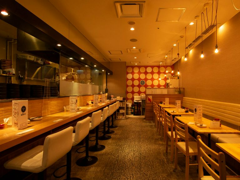 気取らず使える、スタイリッシュな餃子ダイニング