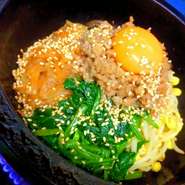 アツアツの石焼ビビンバ！唐津産の野菜をたっぷり使ってます。具材は全て手作り