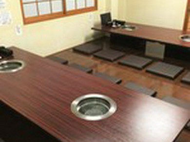 唐津駅から徒歩10分のところに佇む当店。個室完備