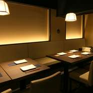 広々として落ち着いたテーブル席【貸切】25名～最大30名様まで貸切承ります。