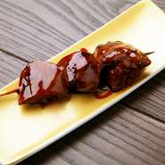 《希少部位》新鮮なレバーをミディアムレアで焼き上げる