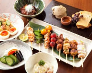 前菜からサラダ、おすすめ串、〆のお食事（親子丼）、甘味までをコースで提供する、お料理のみのプランです