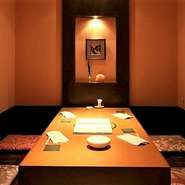 花椒庭の個室は3部屋。（各部屋ごとに空調あり）掘りごたつとテーブル個室をご用意しております。事前のご予約がおすすめです。

