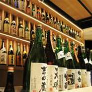 11段階の温度飲みでご提供する全国各地から厳選した日本酒はもちろん、スパークリング日本酒や日本酒カクテルをご用意。
日本酒初心者の女性でも気軽にお愉しみ頂けます。
