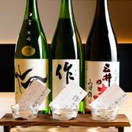 北海道から沖縄まで、全国各地の日本酒蔵から厳選銘酒を取り揃えました。少量からお楽しみいただける「ちょい飲み」や、おちょこで3種の日本酒が試せるお得な「飲み比べ」もご用意。お一人様でもお気軽に♪