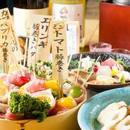 旬の食材を使用した旨味たっぷりのおでんや、ヘルシーなベジ串は女子会にぴったり♪+1,500円で厳選日本酒10種を含む、飲み放題もお楽しみいただけます。

