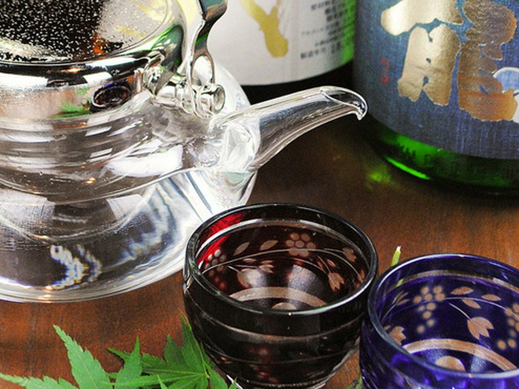 多彩な日本酒を、お好みの量と温度で