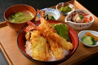 小鉢2種・漬物・味噌汁