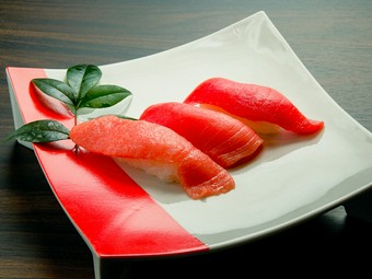 三種類の鮪を食べ比べて楽しめる『鮪三昧』