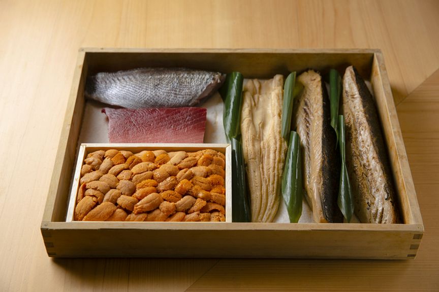 信頼する仲買から届く鮮魚。旬のおいしさをご堪能ください