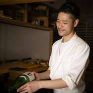 料理人との会話を楽しみにされる方、プライベート感を重視される方、接待利用で過度なサービスが不要な方。お客様それぞれがお求めになるサービスを見極め、実践するように心がけています。