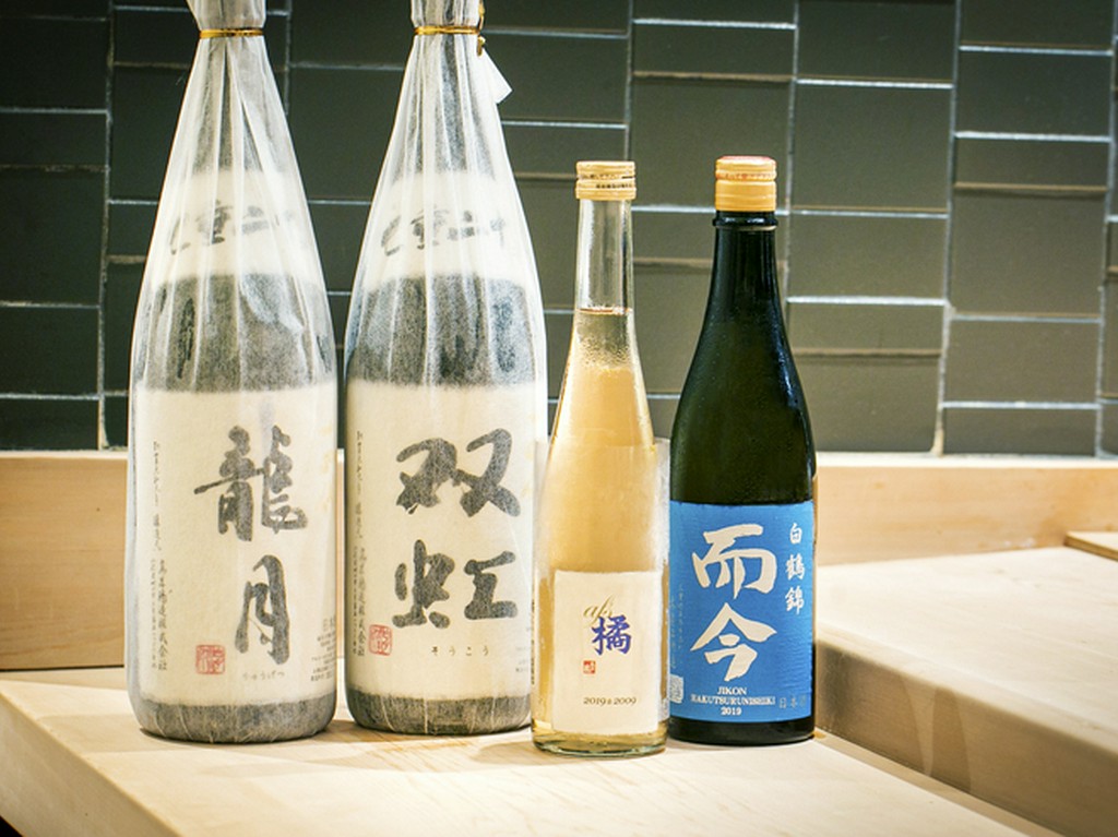 日本酒のほかワインも揃え、多彩なニーズに対応