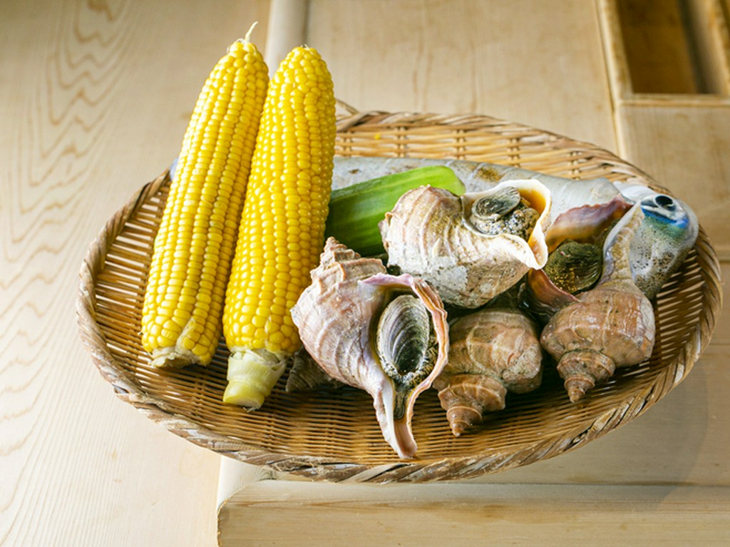 信頼するプロの目利きを通じて上質な食材を各地から仕入れる