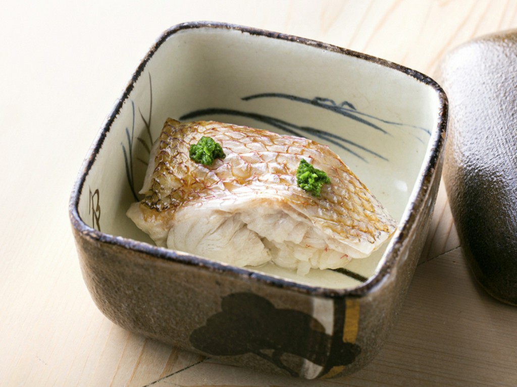 フワフワの食感と、濃厚な脂の旨みに感激する『ノドグロの飯蒸』