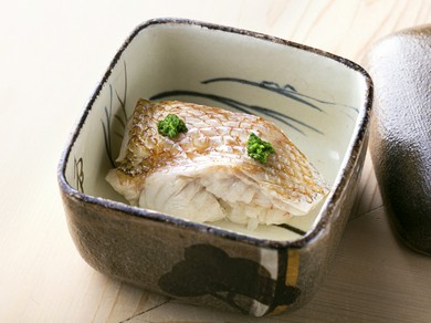 フワフワの食感と、濃厚な脂の旨みに感激する『ノドグロの飯蒸』