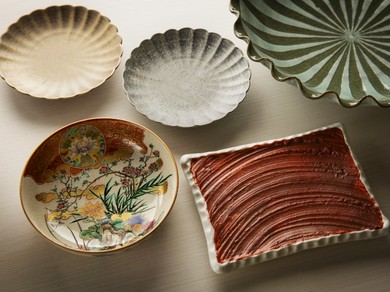 フィーリングで買い集めた器で目でも味わう和食に