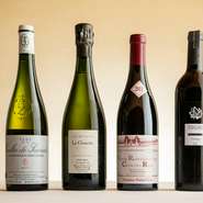 フランスの銘醸地のワインはもちろん、国産素材が多い当店の料理とテロワールが良い国産ワインも取り揃えています。ペアリングでは両者を織り交ぜ、世界を旅するような体験をご提供します。