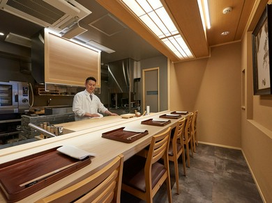 調理場のライブ感と香りを楽しむ特等席				