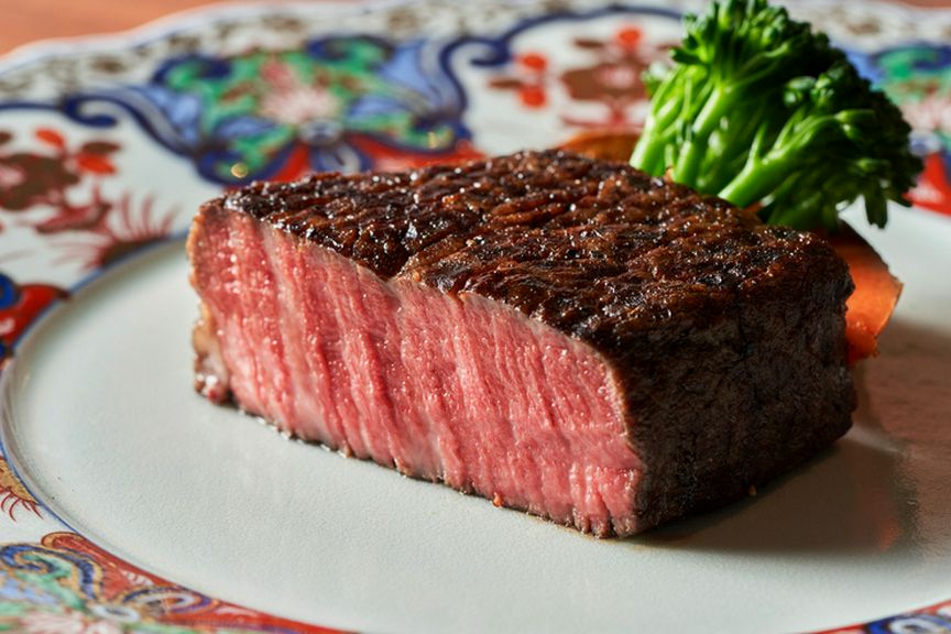 
世界の要人を唸らせた薪焼の神髄・他では味わえない食感と薪火の薫りをお愉しみください。
