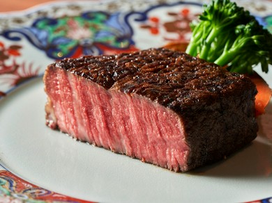 世界の要人を唸らせた薪焼の神髄・他では味わえない食感と薪火の薫りをお愉しみください。
