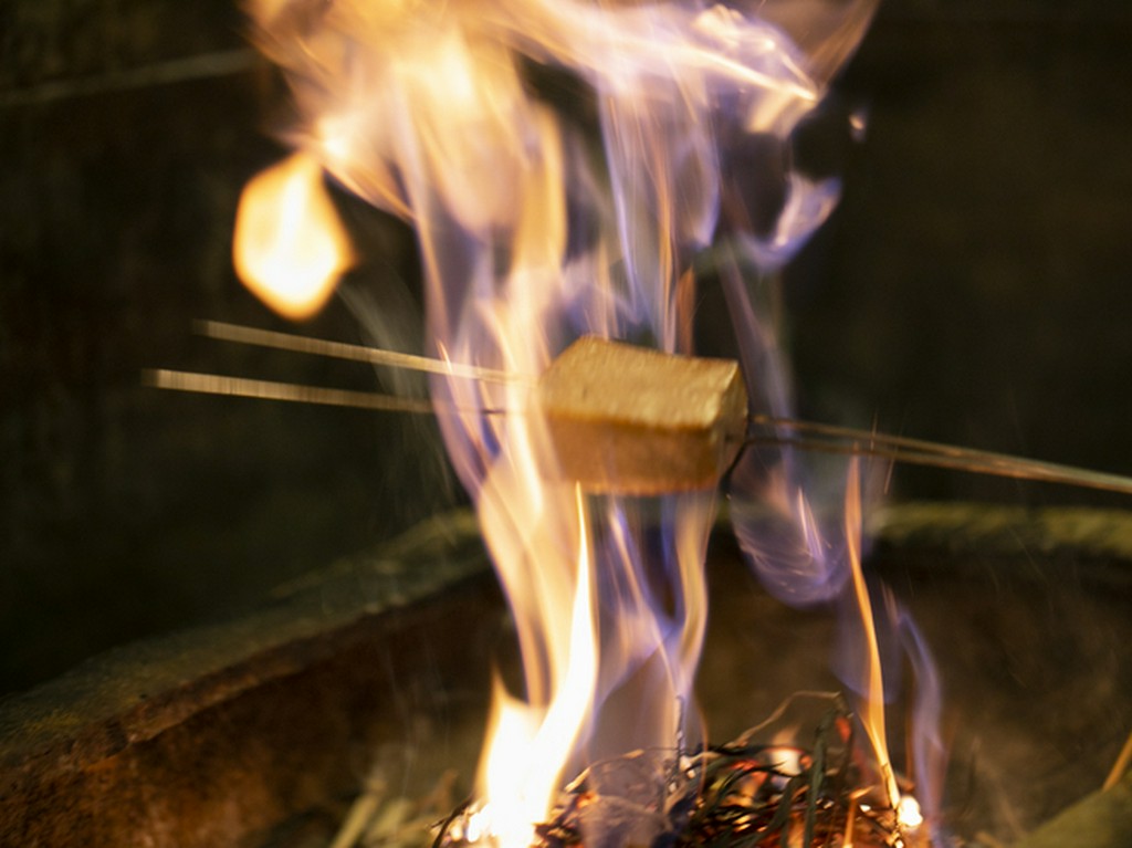 調理工程を眺めながら、味に想像を巡らせる楽しさ