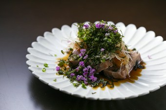 正統派の技と、独自のアイデアで味と見た目に変化を加えた『お造り』