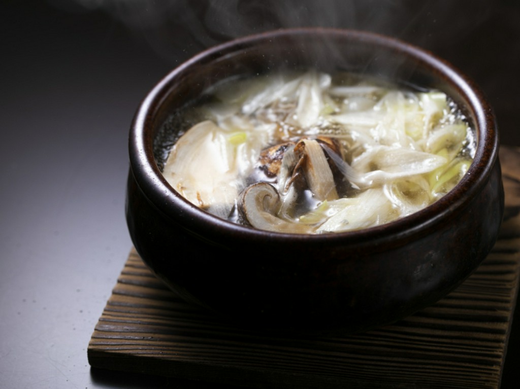 締めのごはんの前に登場する、ほっと胃を温める『丸鍋』