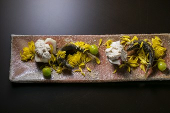 子持ち鮎の淡白な味わいを、実山椒が引き締める『子持ち鮎の唐揚げ 実山椒のタレ』